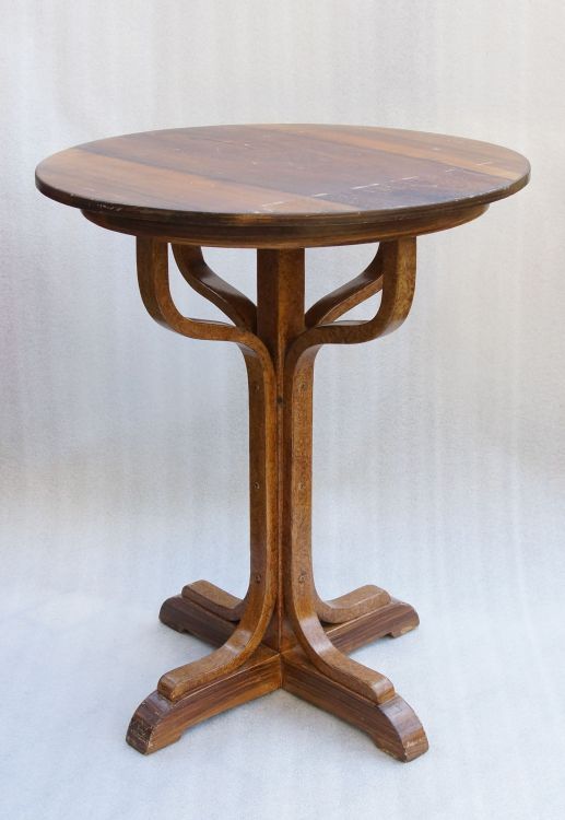 Stolek zn. THONET ve tvaru tulipánu - vídeňská geometrická secese