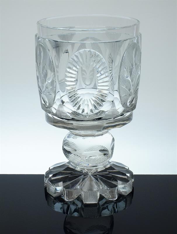Luxusní celobroušená Biedermeier sklenice s bohatým dekorem