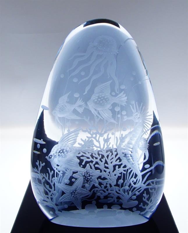 MOŘSKÝ SVĚT - objekt, plastika z rytého akvamarínového skla