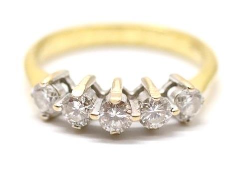 Zlatý prsten s diamanty