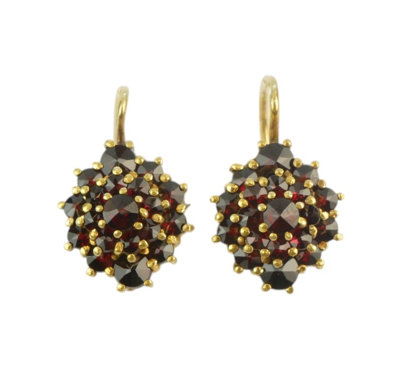 Stříbrné náušnice s granáty