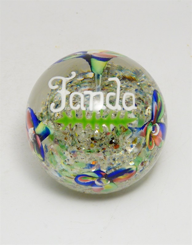 Staré skleněné těžítko - zatavené květy a jméno FANDA