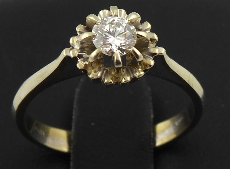 Zlaty prsten s diamantem 0,30 ct - kytička