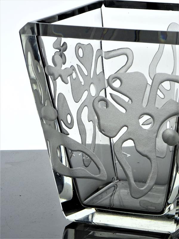 Obří váza, Družstevní práce, Smrčková?