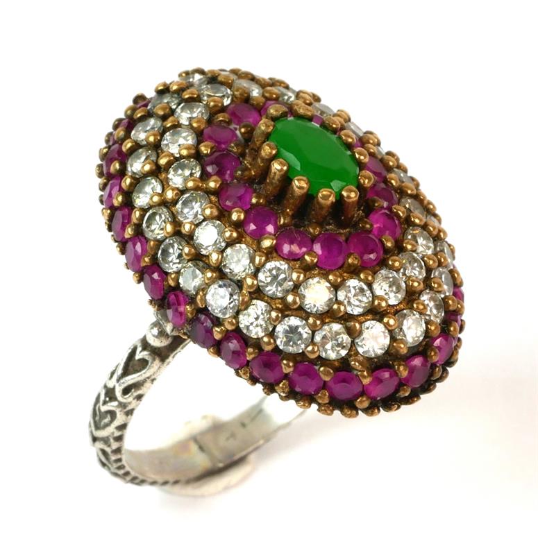 Stříbrný prsten s rubíny, zirkony a smaragdem