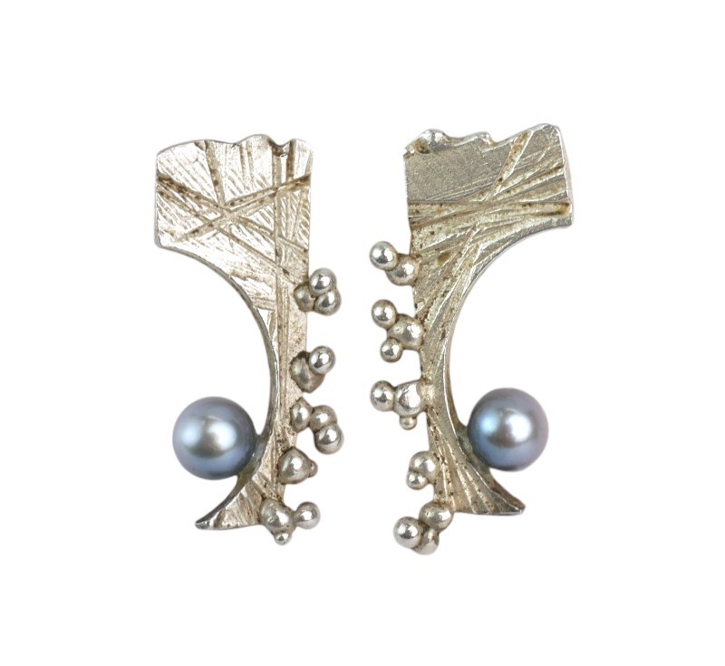 Stříbrné náušnice s perličkami