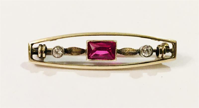 Zlatá ART-DECO brož s rubínem a leukosafíry