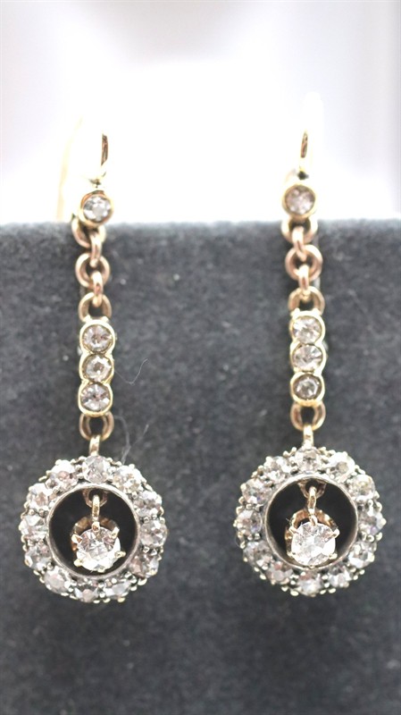 Zlaté náušnice s diamanty