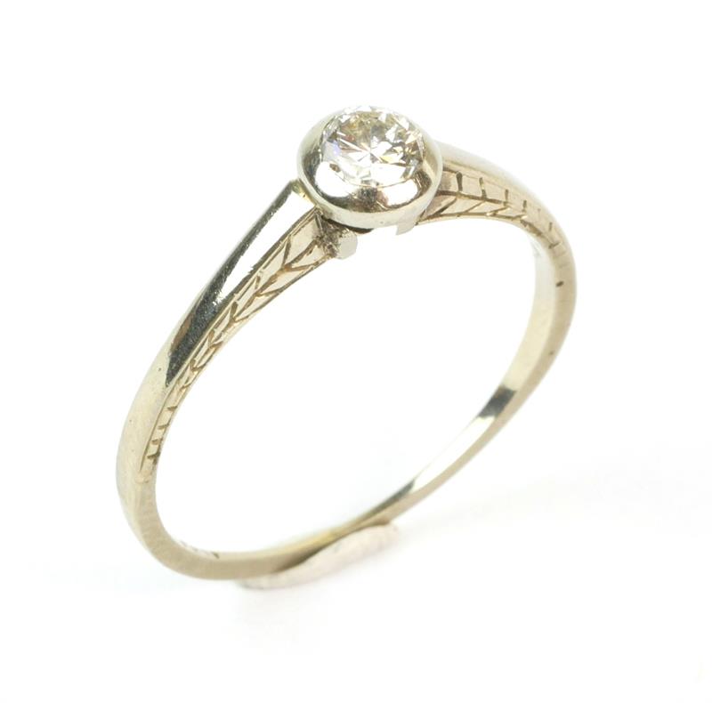 Zlatý prsten s briliantem