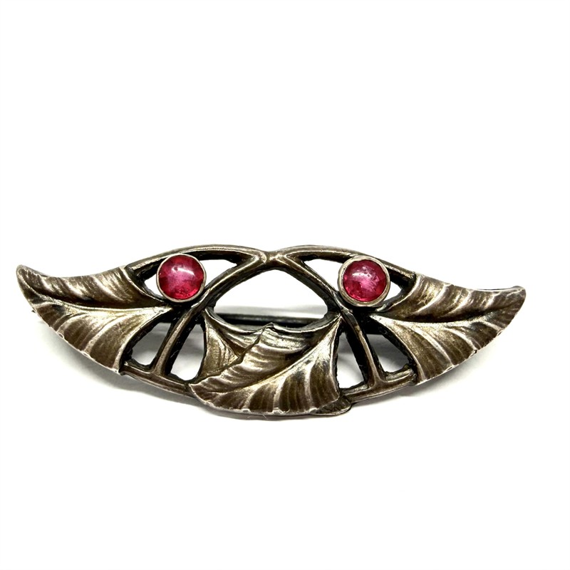 Stříbrná secesní brož - cesmína