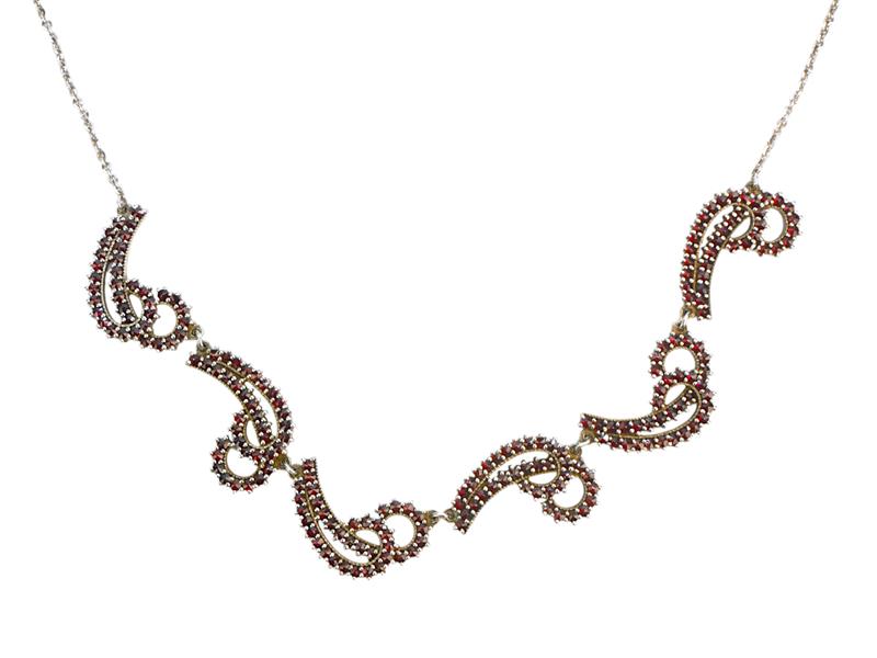 Granátový náhrdelník