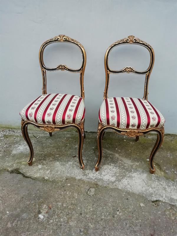 Černo zlaté židle