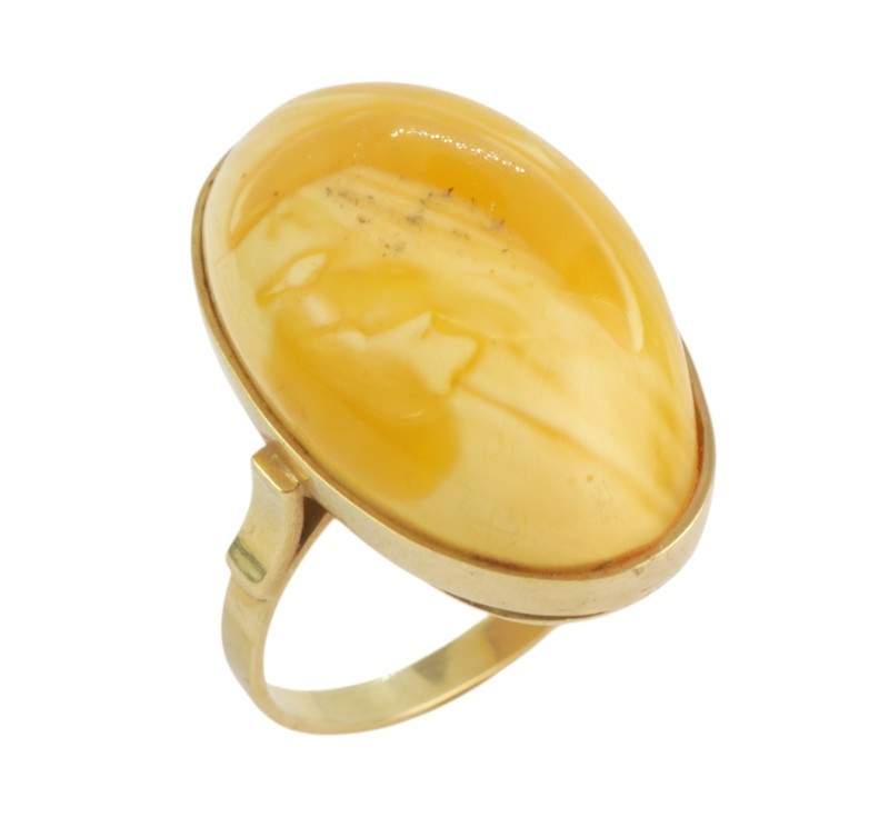 Zlatý prsten s mléčným jantarem