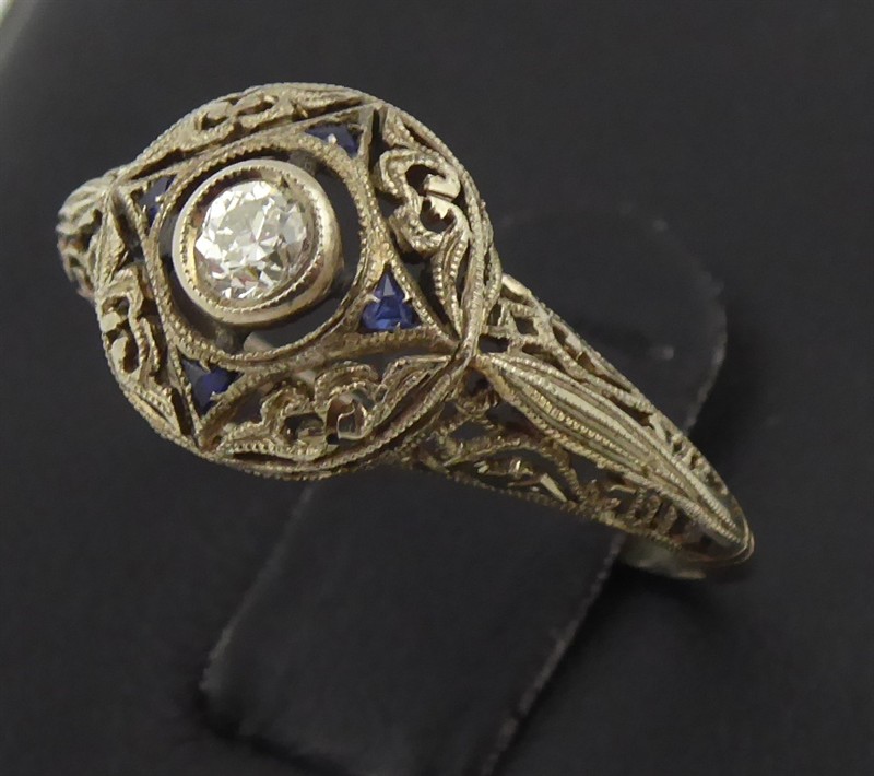 Prsten s diamantem a safíry - mistrovská šperkařina