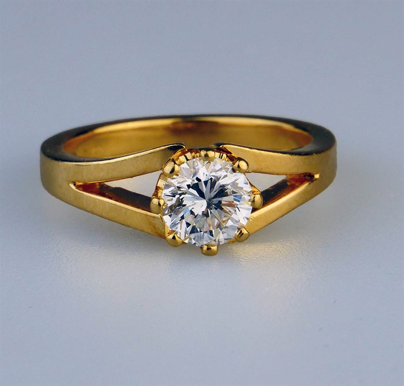 Zlatý prsten s diamantem