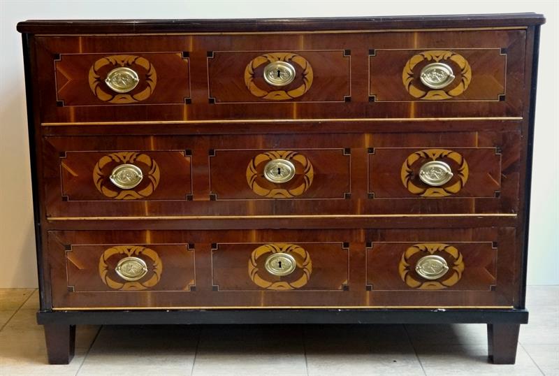 Intarzovaná komoda v tisové dýze - Klasicismus