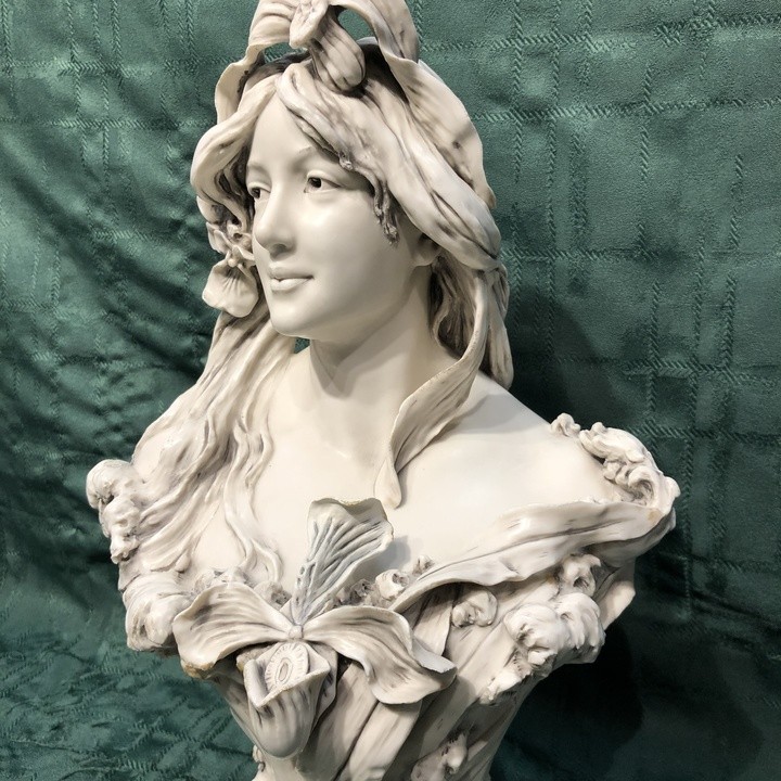 Royal Dux, Secesní dívčí busta