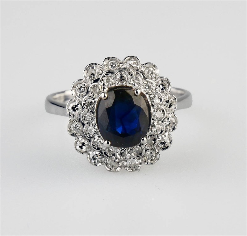 Zlatý prsten se safírem a diamanty