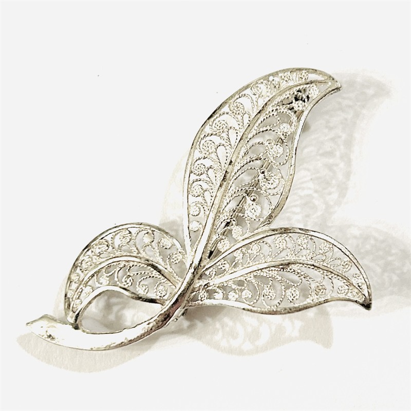 Stříbrná filigránová brož "listy"