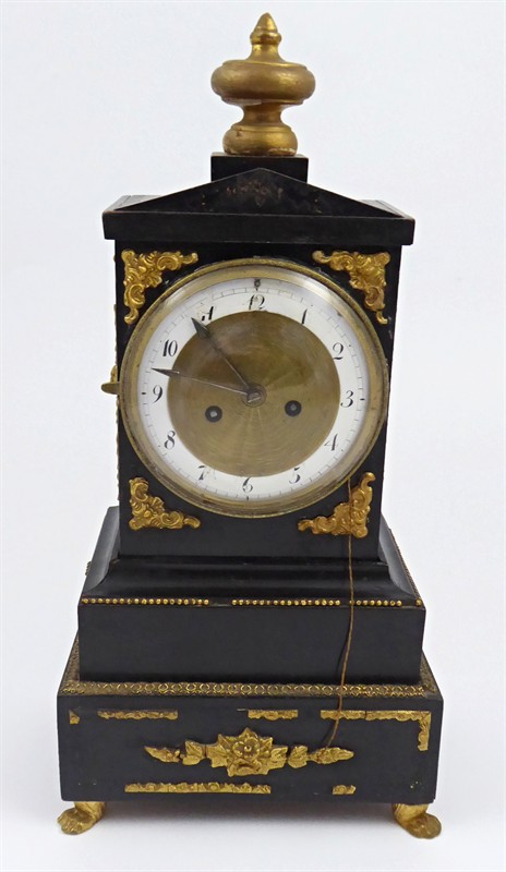 Empírové stolní portálové hodiny