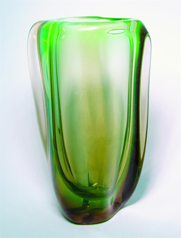 Váza kolekce ELEGANCE uranové sklo Jar. BERÁNEK Škrdlovice