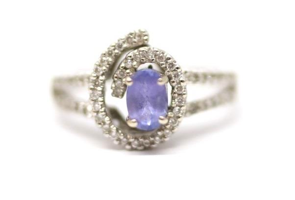 Zlatý prsten s diamanty a tanzanitem