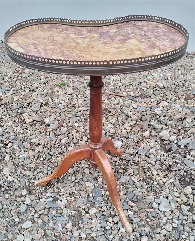 Odkládací stolek s mramorem