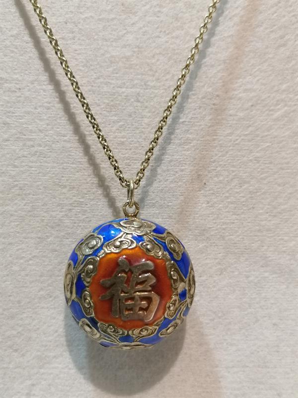 Stříbrný náhrdelník s lékovkou