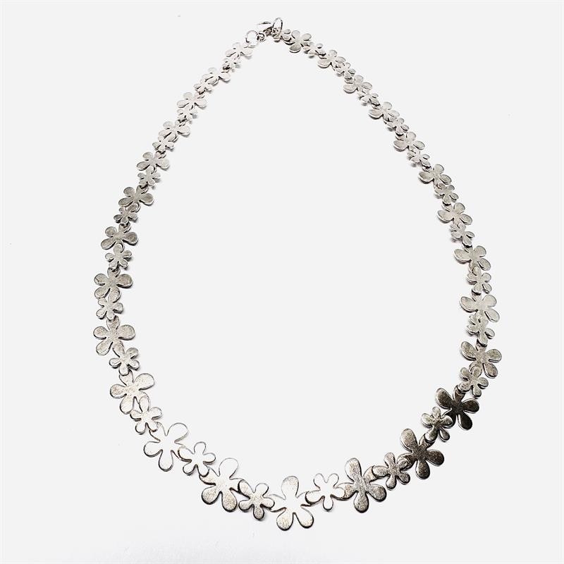 Stříbrný náhrdelník - květy