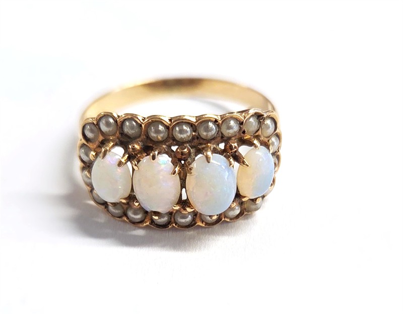 Zlatý prsten s opály a říčními perlami