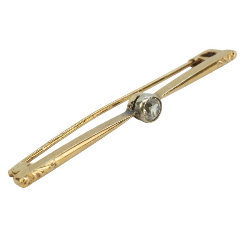 Zlatá brož s leukosafírem