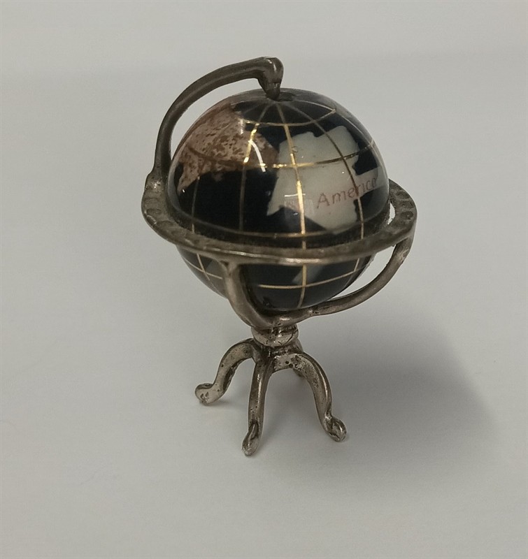 Globus miniatura stříbro a porcelán