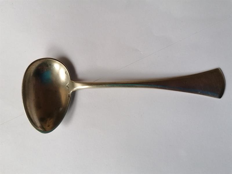 Stříbrná lžička na omáčku