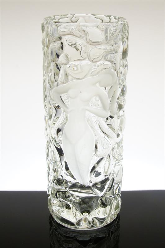 Váza matovaný reliéf s akty Miloslav KUBINEC Heřmanova Huť