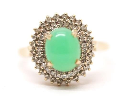 Zlatý prsten s diamanty a chalcedonem