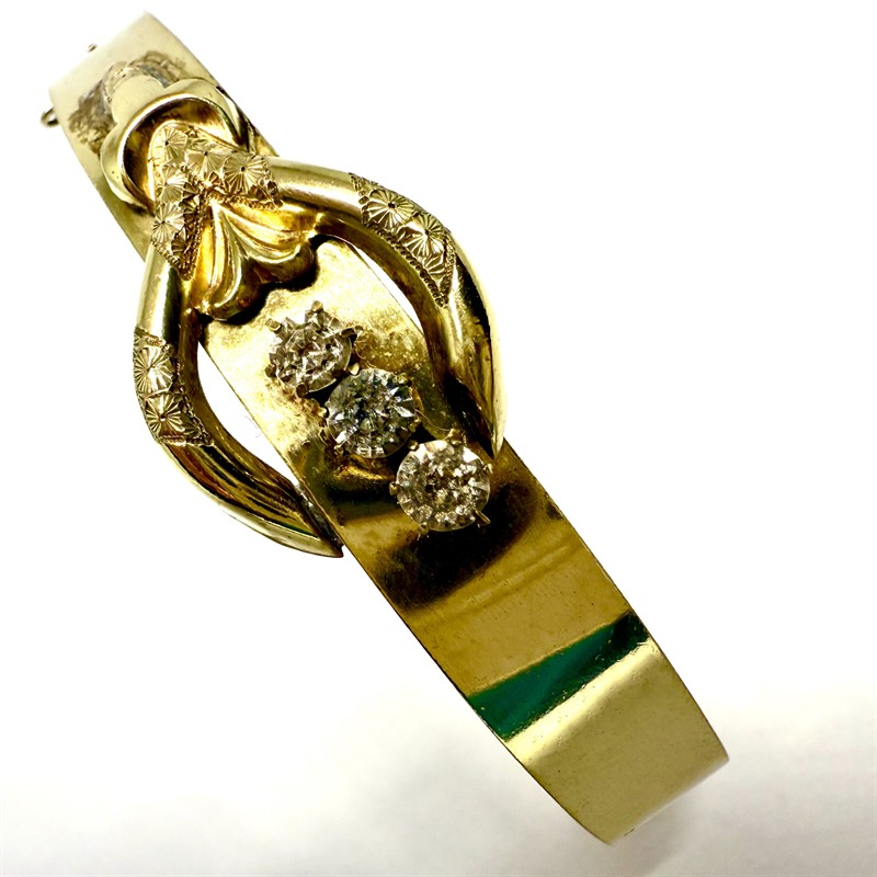 Starý zlacený kruhový náramek s čirými kameny