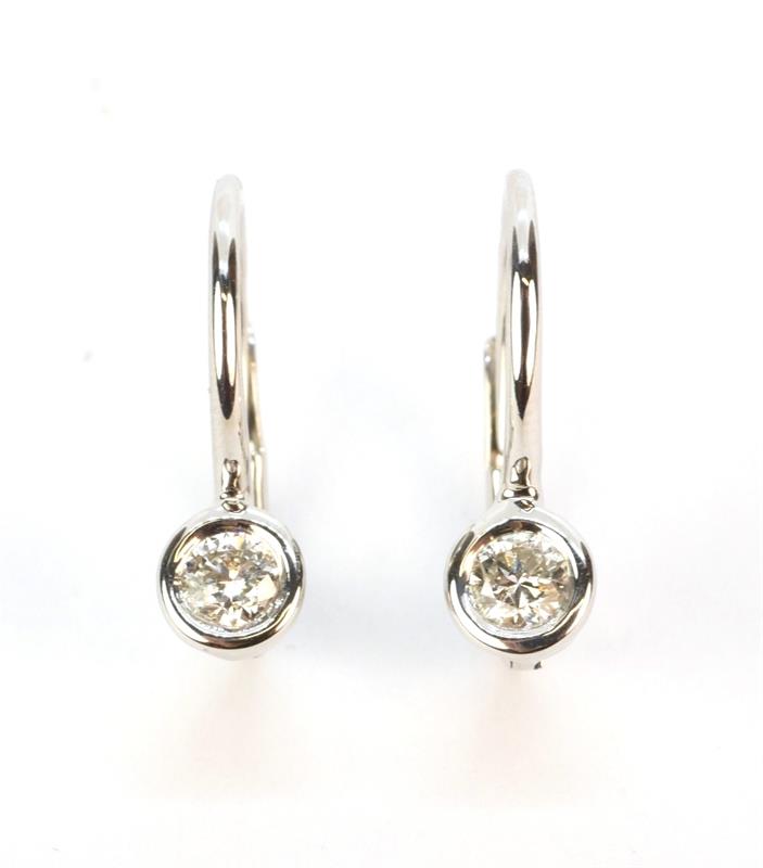 Zlaté náušnice s brilianty