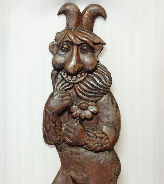 Závěsná dřevěná plastika "Kvítko z čertovy zahrádky" - Jaroslav KUNDRÁT rok 1985