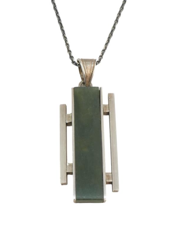 Stříbrný náhrdelník s pryskyřicí