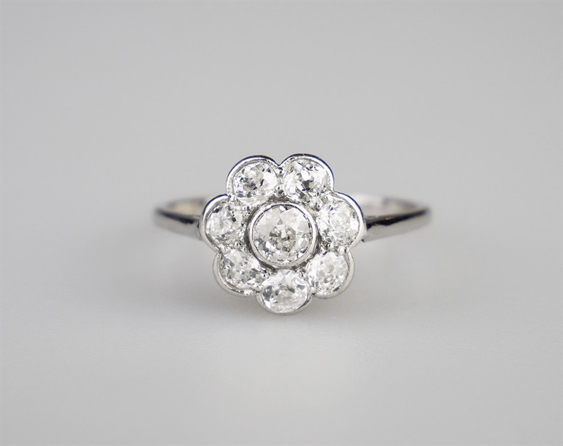 Zlatý art-deco prsten s diamanty