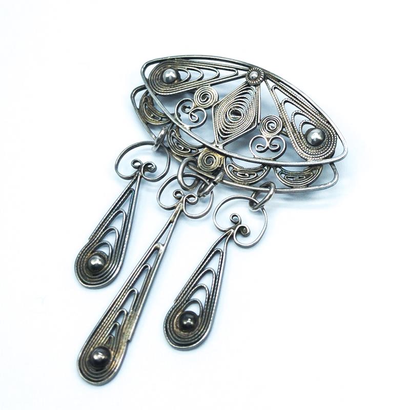 Stříbrná brož s ověsky