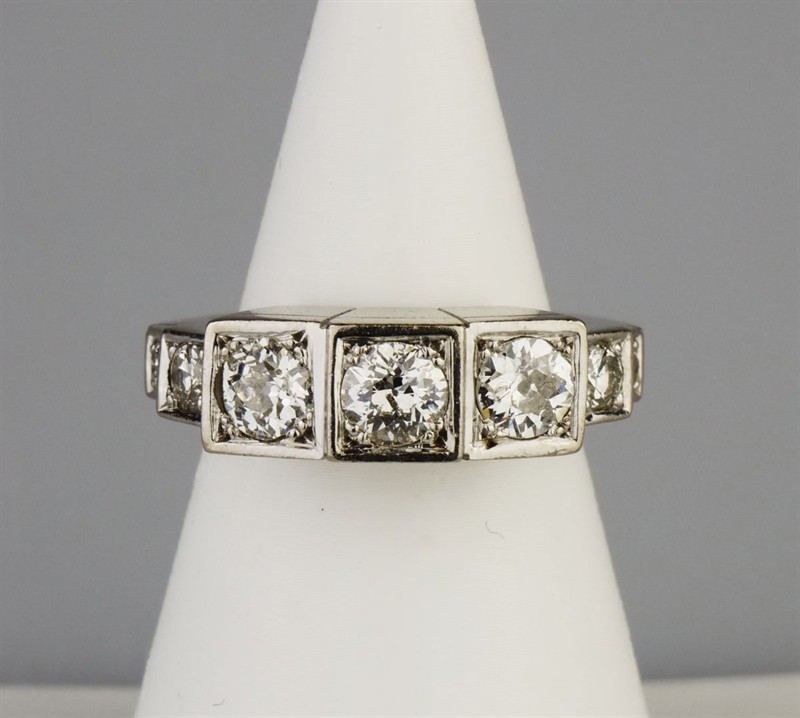 Zlatý prsten s diamanty