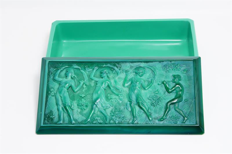 Malachitové sklo, broušená dóza motiv Tři Grácie H.HOFFMANN