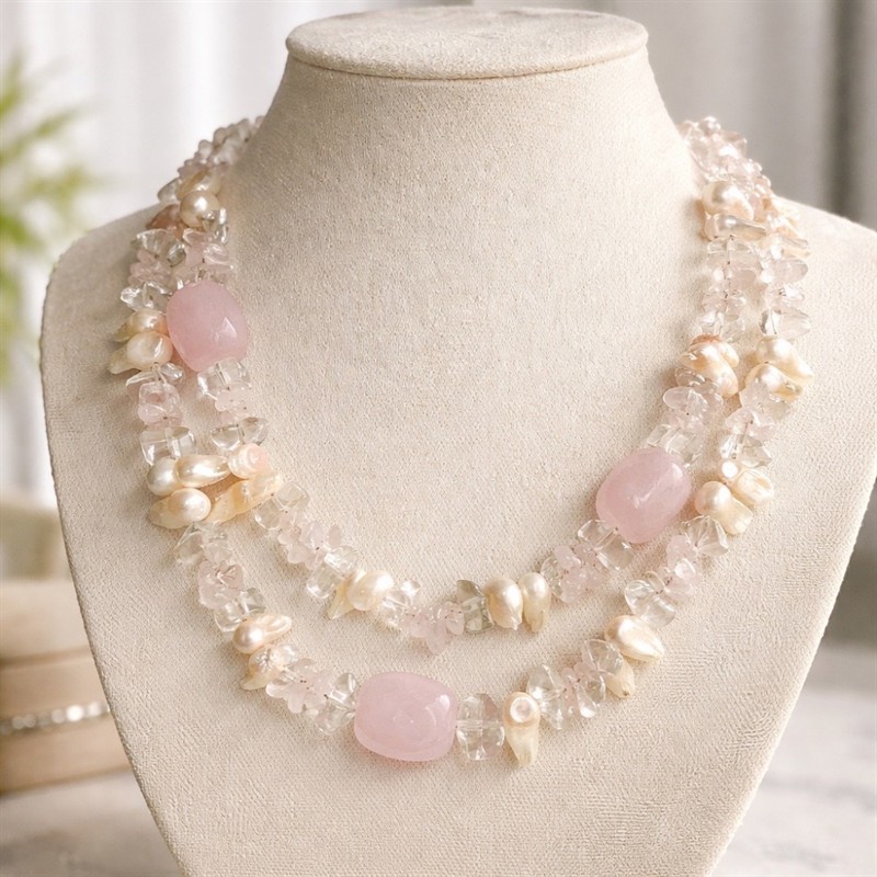 Náhrdelník z barokních perel, růženínu a horského křišťálu