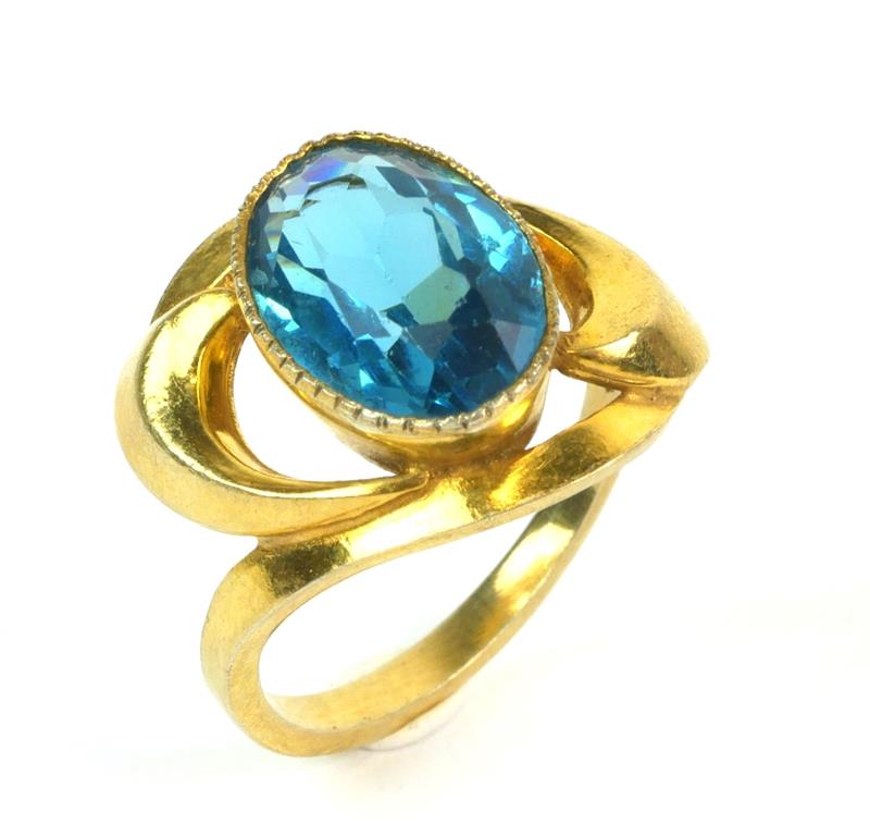Stříbrný zlacený prsten s modrým kamenem
