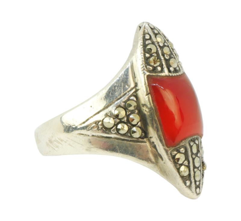 Stříbrný prsten s karneolem a markazity