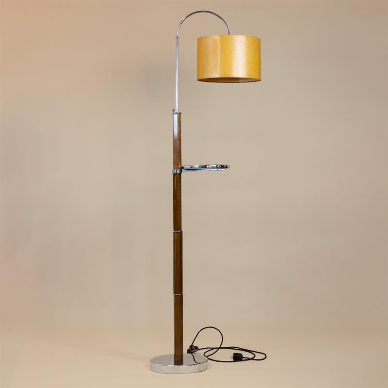 STOJACÍ LAMPA-FUNKCIONALISMUS