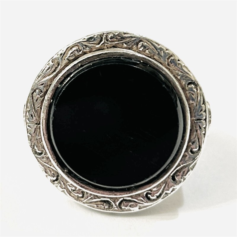 Stříbrný prsten s černým onyxem