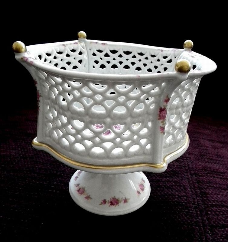 Dekorativní porcelánová dóza.