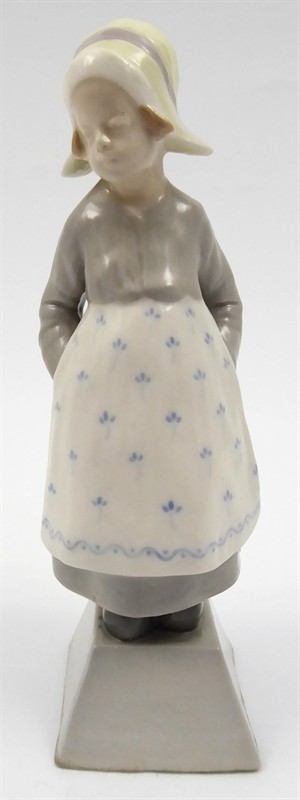 Holčička v zástěrce - A. Förster & Co., Wien